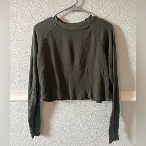 J. Galt olive green cropped long sleeve shirt. Size small